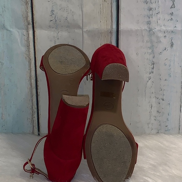 Red G by Guess Heels Sz 7.5 - Picture 7 of 8